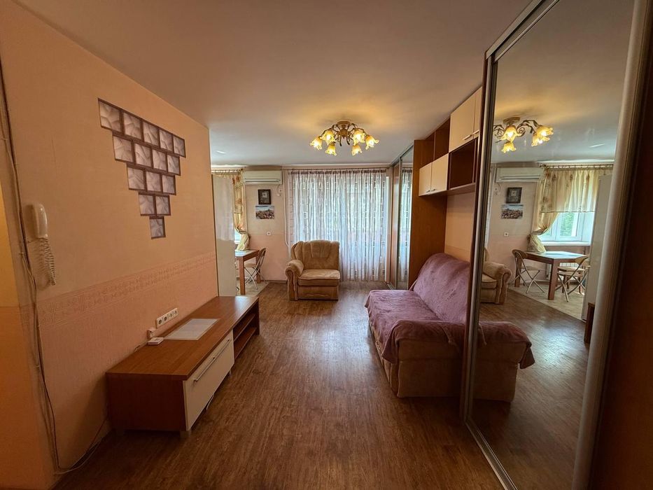 Продам затишну 2-кімн.квартиру на Черемушках (вул. Космонавтів)3-330-837