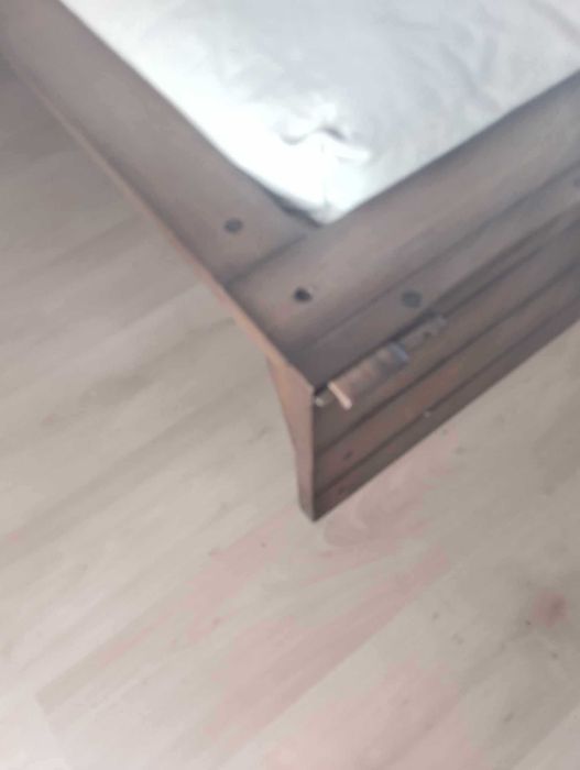 Cama de casal  com colchão futon,2 edredons,2 almofadas e lencçóis.