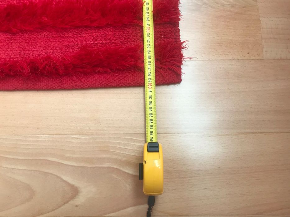 Tapete de riscas vermelho