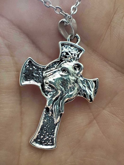 Naszyjnik krzyż lew