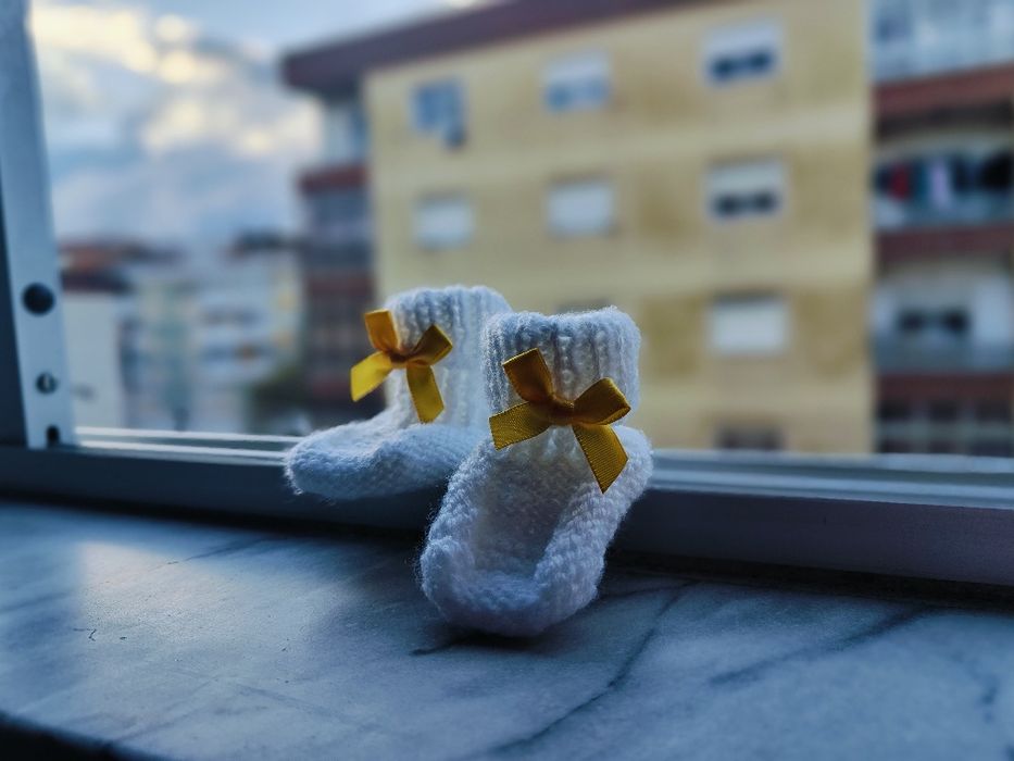 new knitted baby socks and hat for 0-3 months