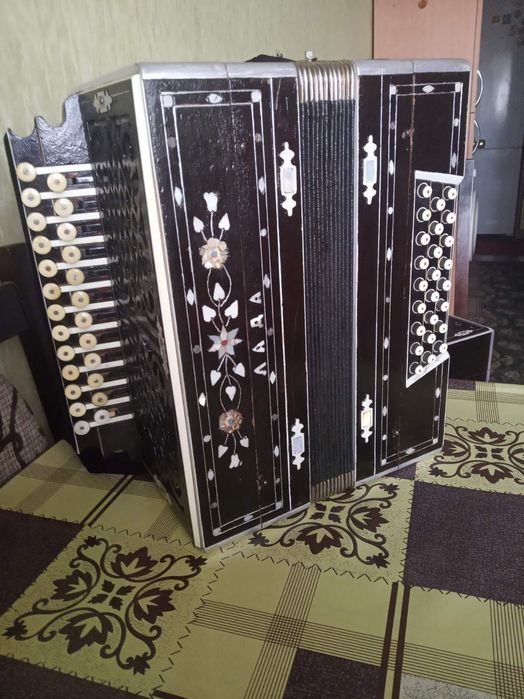 Продам гармонь,акардион ручной работы.