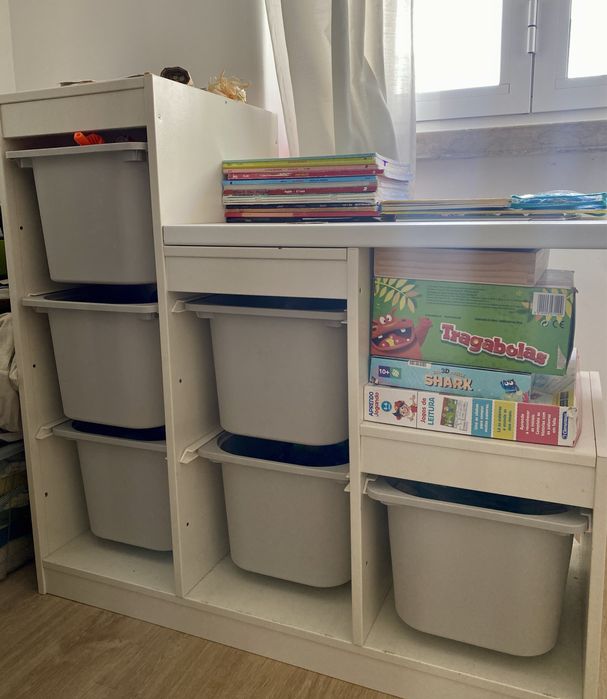 Duas combinação de arrumação bran/cinz