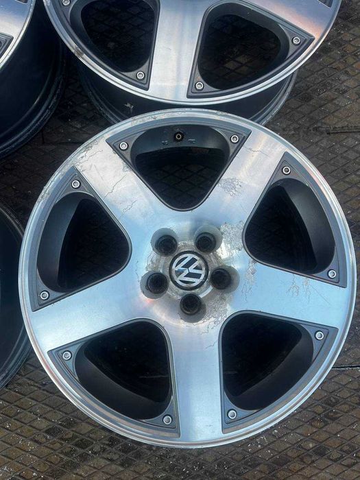 Felgi aluminiowe volkswagen R17 Santa Monica golf iv gti 5x100
