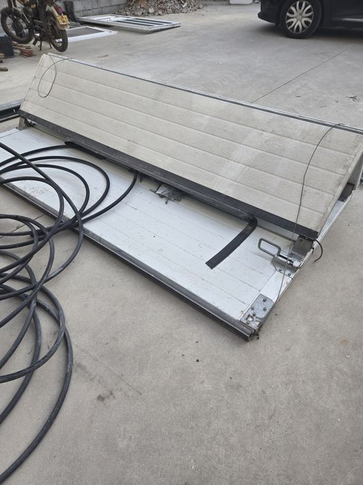 Portão seccionado eléctrico com motor 250x230