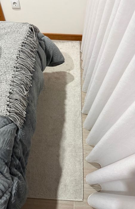 Cama + Cabeceira + colchão + carpete - cinza claro