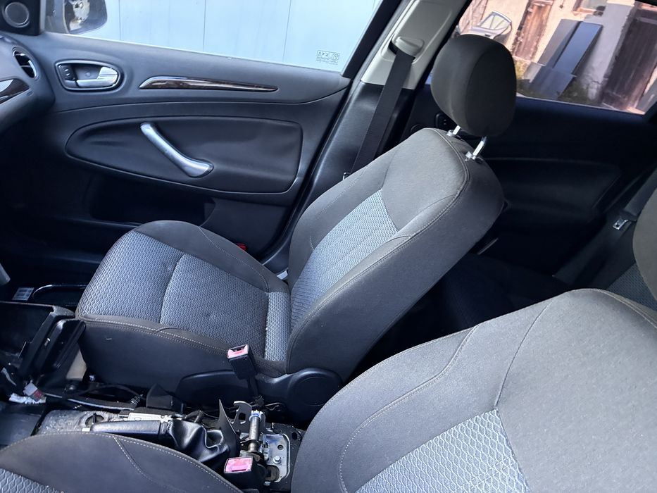Fotele siedzenia Ford Mondeo mk4 kombi/ grzane