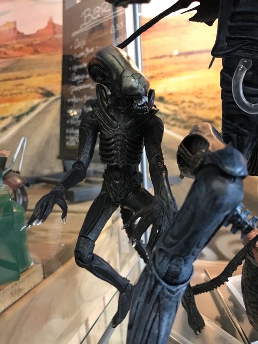 Figura alien 8’ passageiro da Neca nova
