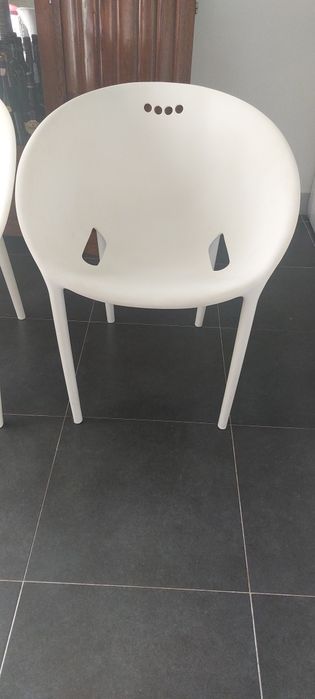 Conjunto de 2 cadeiras brancas de design