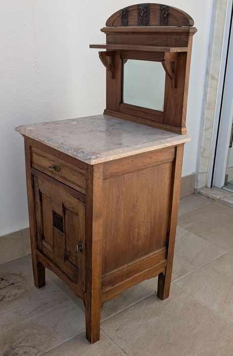 Mesa de cabeceira antiga