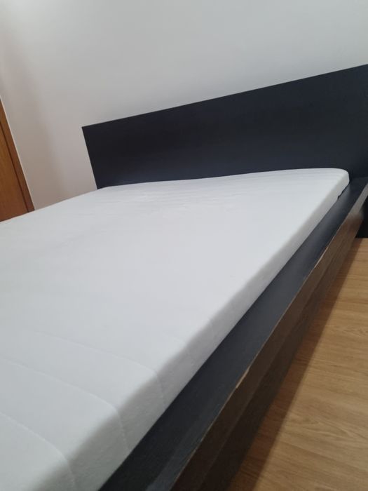 Cama 200x160. Robusta e em bom estado