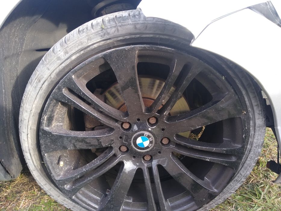 Felgi BMW M-pakiet Czarna 18 cali BMW E90 E87 Ładne opony