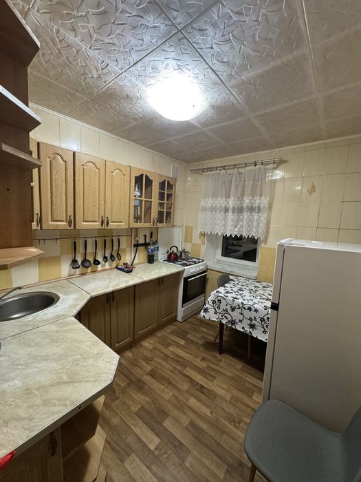 Здається 2 кімнатна квартира на Богуніі  можна на короткий термін