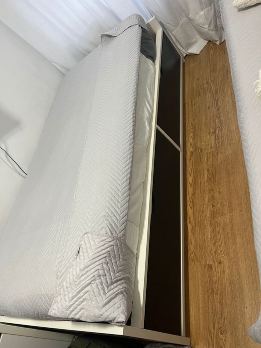 Uma Cama com Arrumação + 2 Gavetões Grandes | Bom Estado | 1 colchão