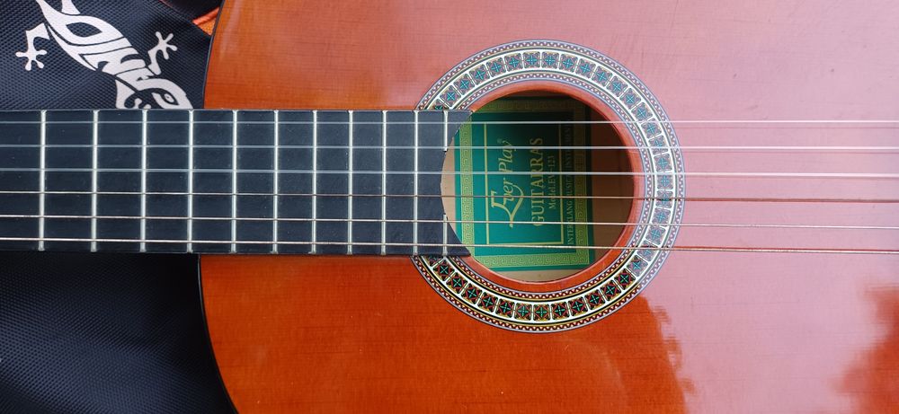 Gitara akustyczna używana