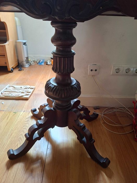 Mesa de jogo antiga dobrável com feltro verde