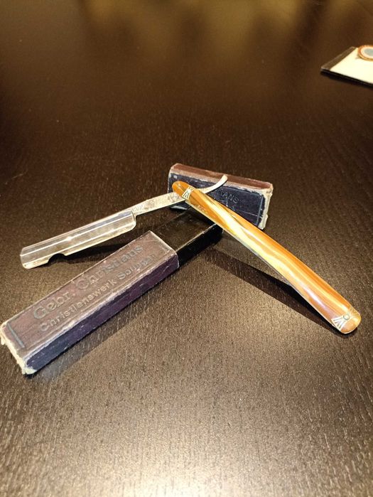 Sprzedam starą brzytwę CHRISTIANS SOLINGEN. Cena 40 zł.