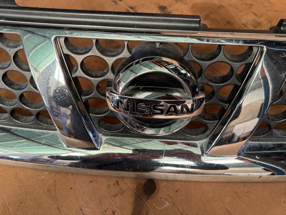 Grelha da frente Nissan Navara D22
