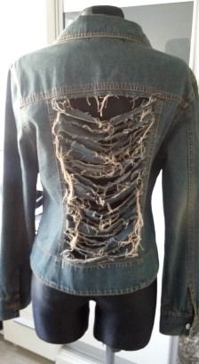 Kurtka jeansowa z dziurami i ćwiekami roz.38/40