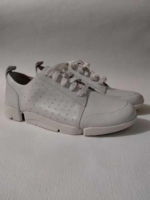 Жіночі кросівки від бренду Clarks