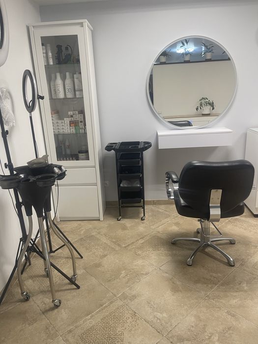 Здається робоче місце для перукаря