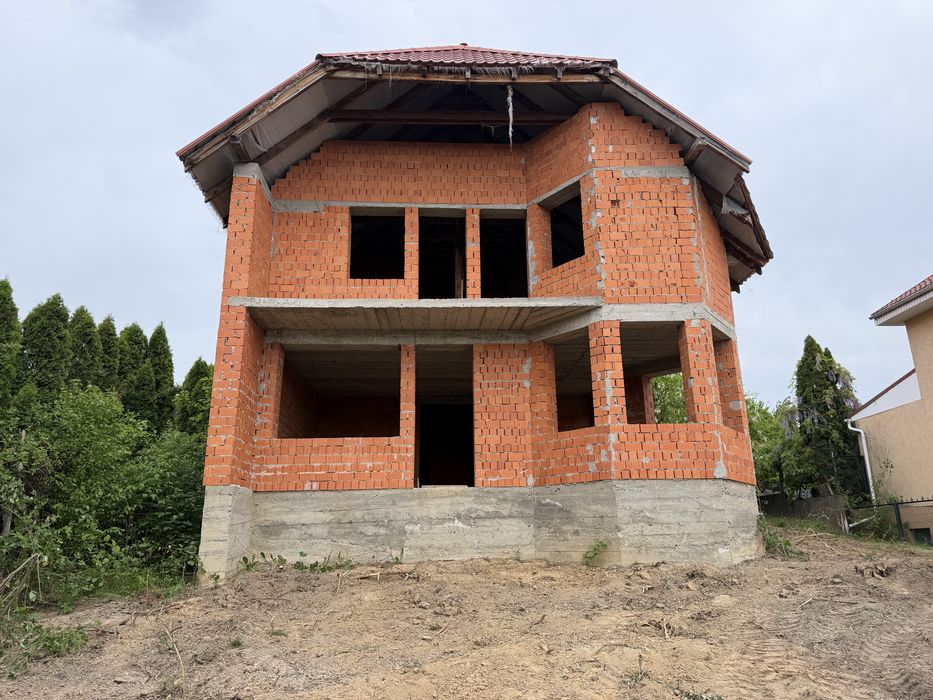 Продаж будинку в престижній локації Барвінка — мкрн. “Лазький берег”