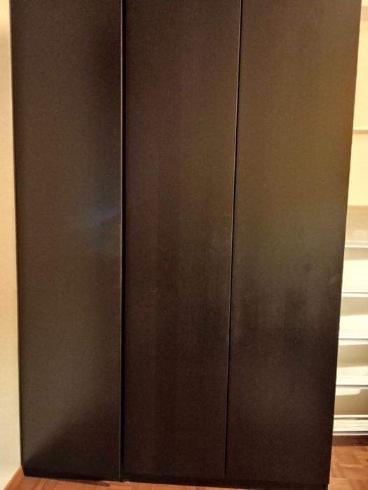 Roupeiro IKEA PAX Castanho – Equipado com Extras (Como Novo)