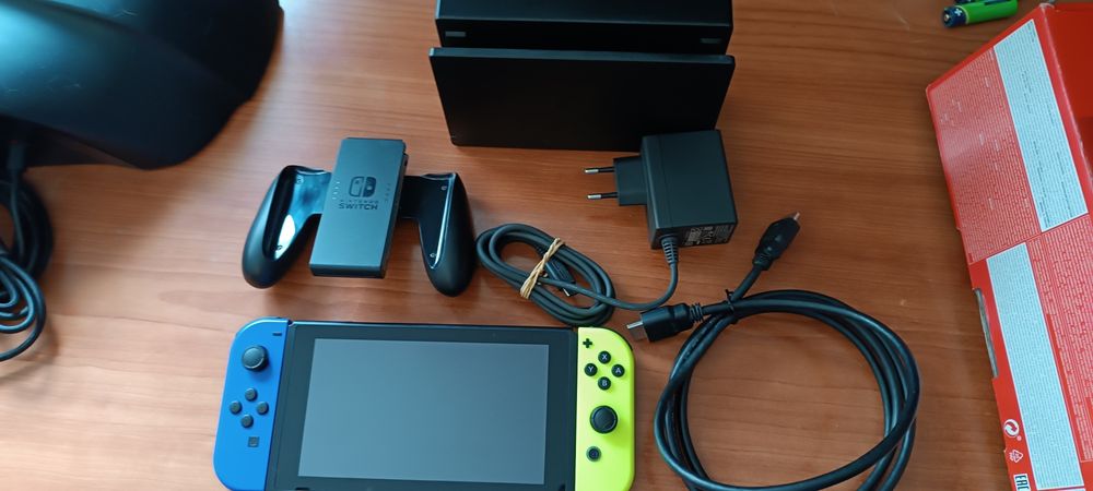 Nintendo Switch V2 como nova -LIVRE- Chip Picofly RP2040  + cartão MiroSD 64GBs