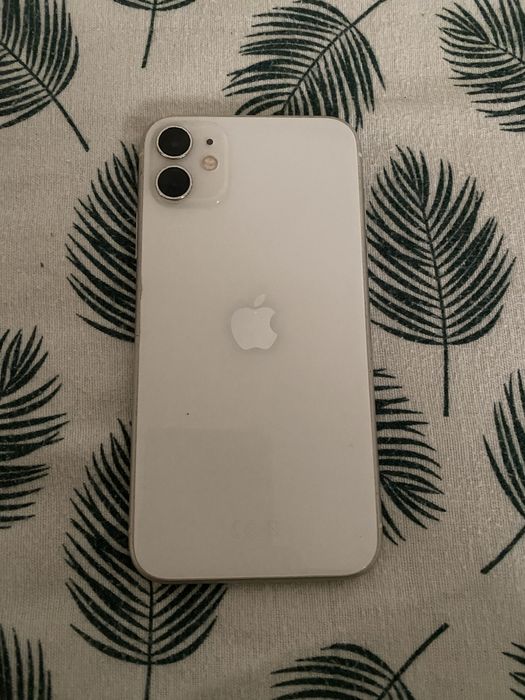 IPhone 11 64 GB em bom estado. Negociave