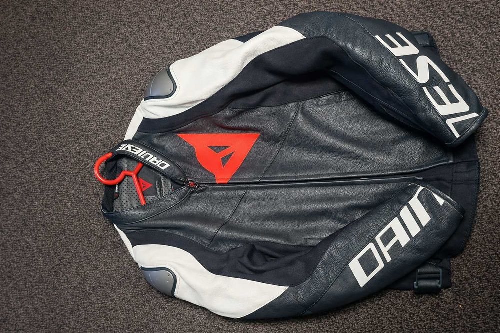 Casaco Dainese em Pele – Tamanho M – Excelente Estado