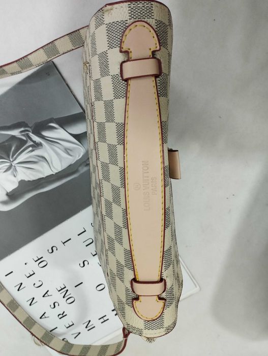 Сумка Louis Vuitton не кожа белая бежевая