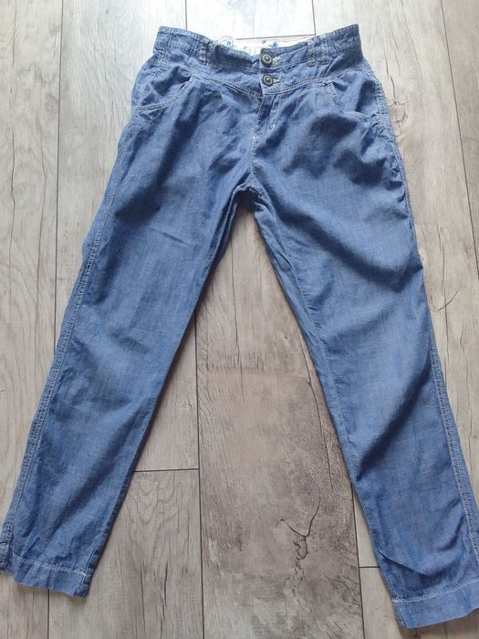 Spodnie jeansowe r. 140