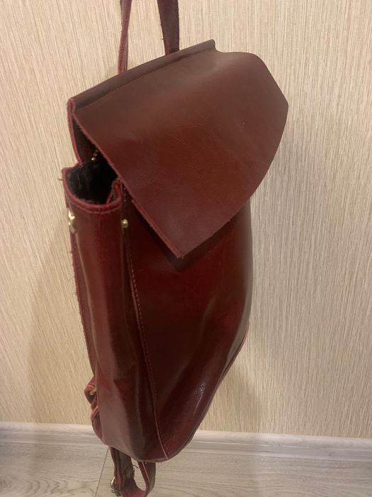 Сумка-рюкзак кожаный.