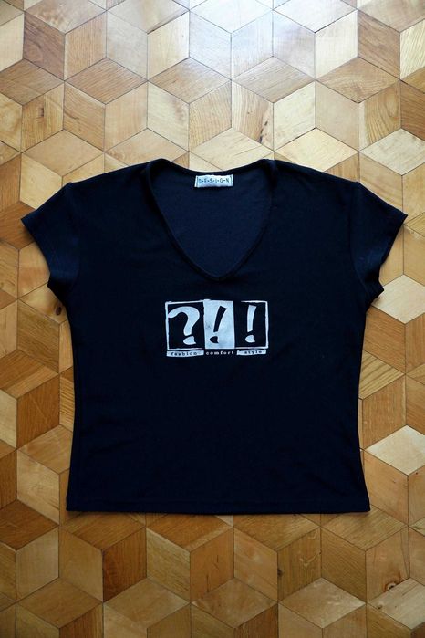 T-shirt czarny M 38 z dekoltem dekolt nadrukiem nadruk koszulka top