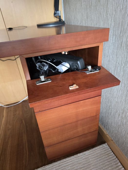 Secretária cerejeira