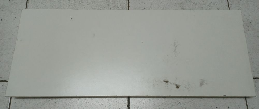 2 Prateleiras IKEA wengue e uma branca