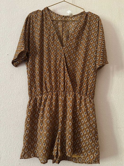 Літній фірмовий ромпер з глибоким декольте р-S відміний стан