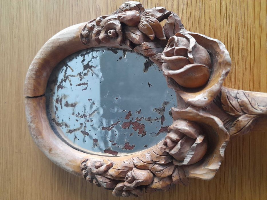 Stare, rzeźbione, małe lusterko