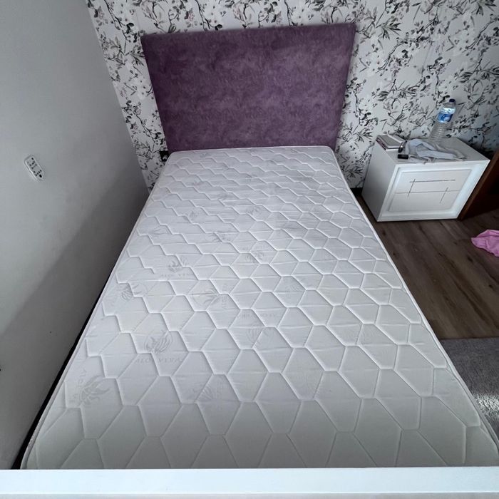 Colchão de solteiro em bom estado de concervacão