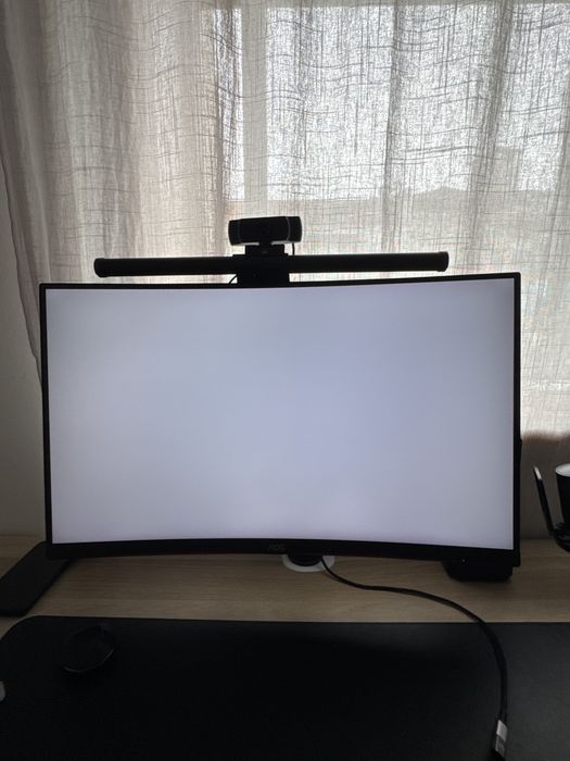 Monitor Curvo Gaming AOC 27G2 (27" | IPS | 120Hz / 1ms) – Excelente Estado