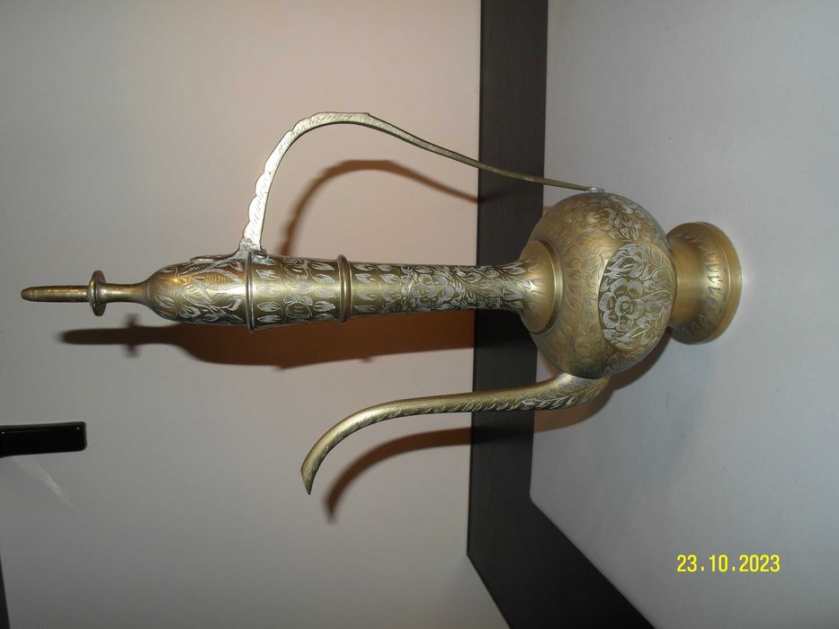 Orientalny mosiężny dzbanek