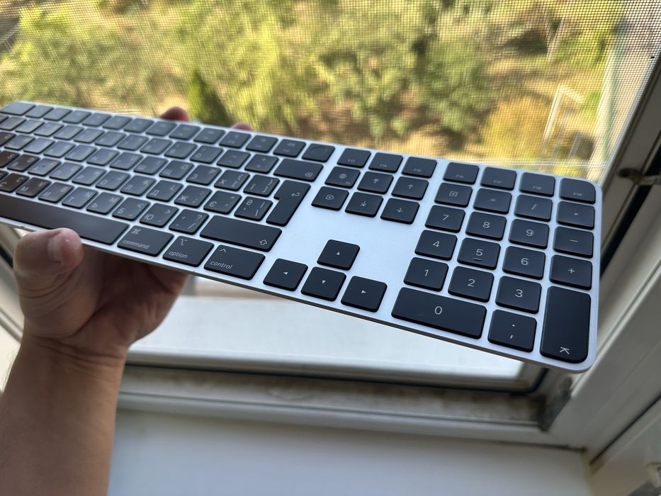 Apple Magic Keyboard (Touch ID) black, A2520 (lighting)