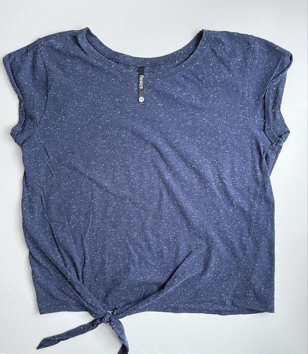 Granatowa koszulka crop top z wiązaniem