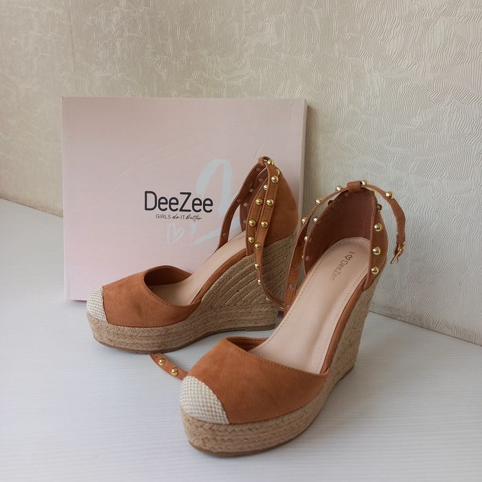 Босоножки 37 размер новые