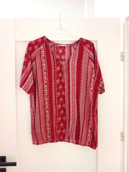 czerwony t-shirt z krótkim rękawem czerwona bluzka w azteckie wzory S