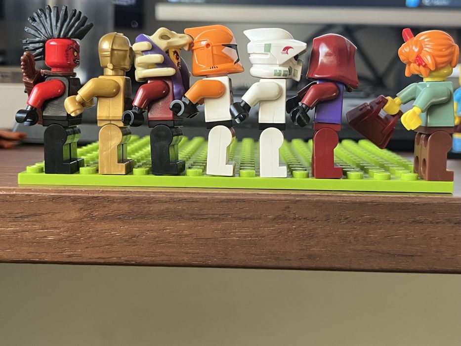 Lego figurki, cena kompletu