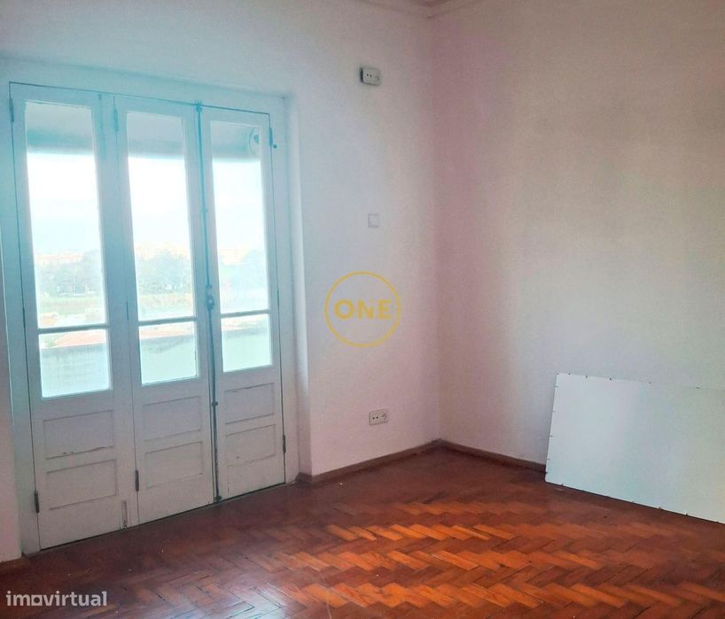 Apartamento T2 no Fogueteiro, Amora – 4º Andar com Excelentes Áreas