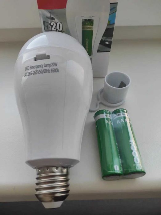 Лампочка с аккумулятором светодиодная в цоколь 2x18650 20w Led E27