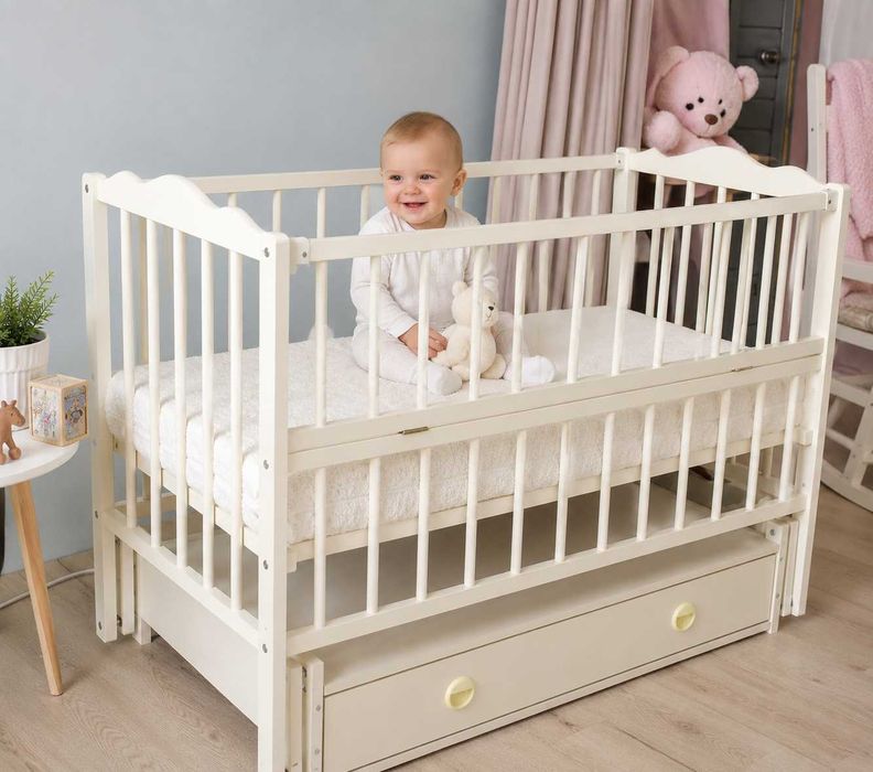 Ліжечко дитяче 120×60 з бука з маятником, шухлядою та відкидною боковиною