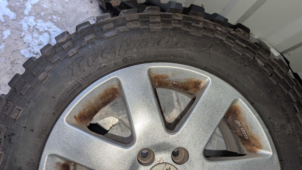 Maxxis trepador 205/70 R15C всесезонні шини  на  дисках 5*100